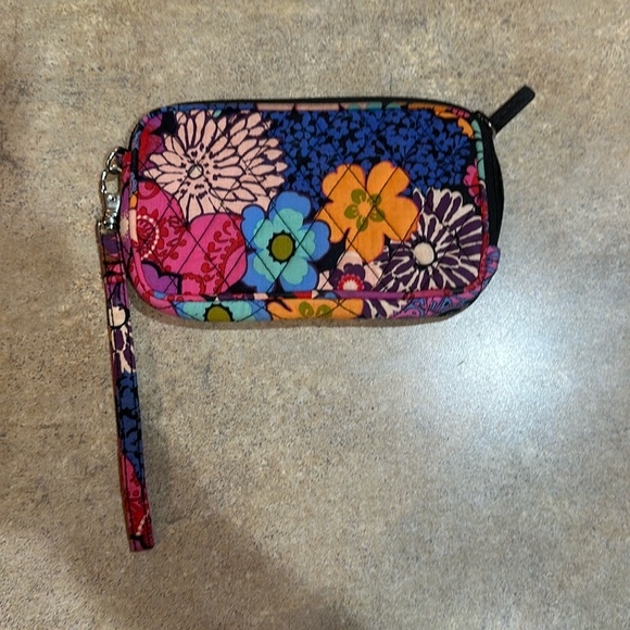 Women’s Vera Bradley wristlet - Picture 1 of 5